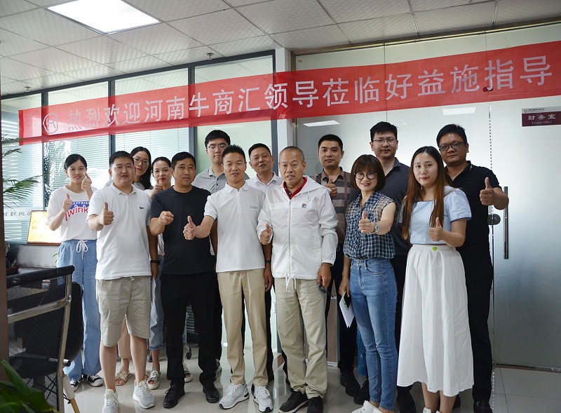 雄狮战队成员合照留念